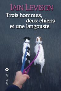 Trois hommes, deux chiens et une langouste